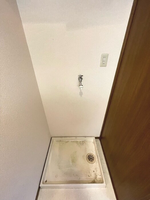 物件内観写真11　(洗濯機置場)