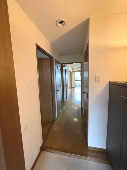 物件内観写真18　(玄関)