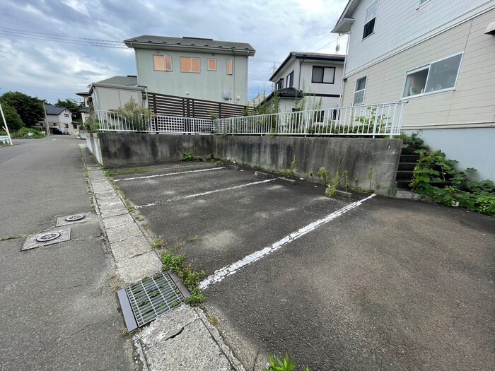 物件外観写真4　(駐車場)