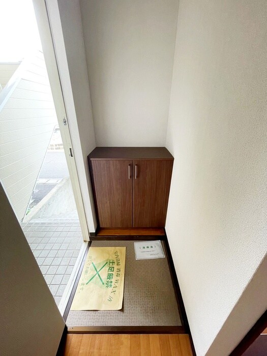 物件内観写真16　(玄関)