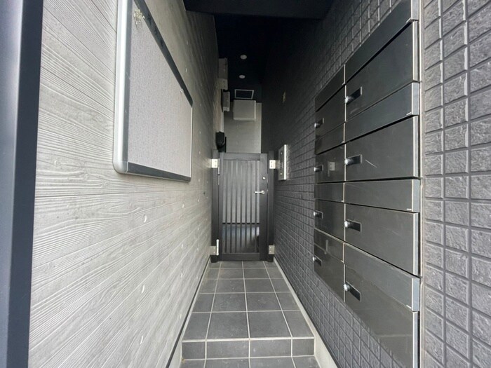 物件外観写真2　(エントランス部分)
