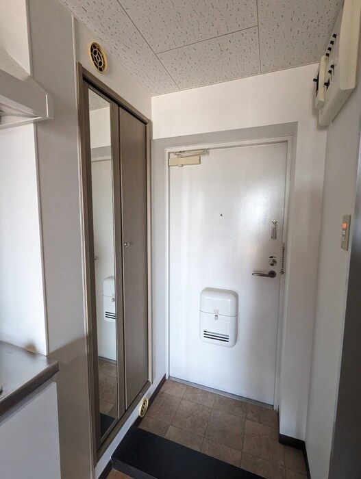 物件内観写真16　(玄関)