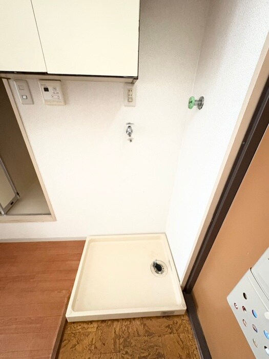 物件内観写真16　(洗濯機置場)