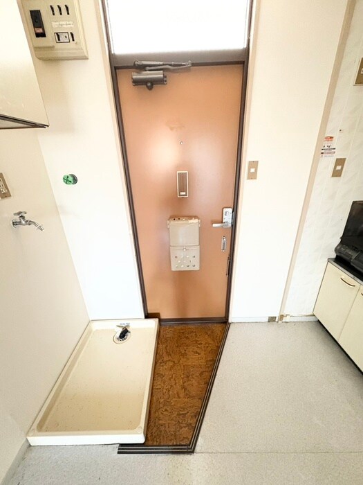 物件内観写真18　(玄関)