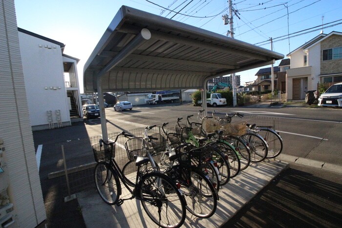 物件外観写真3　(駐輪場)