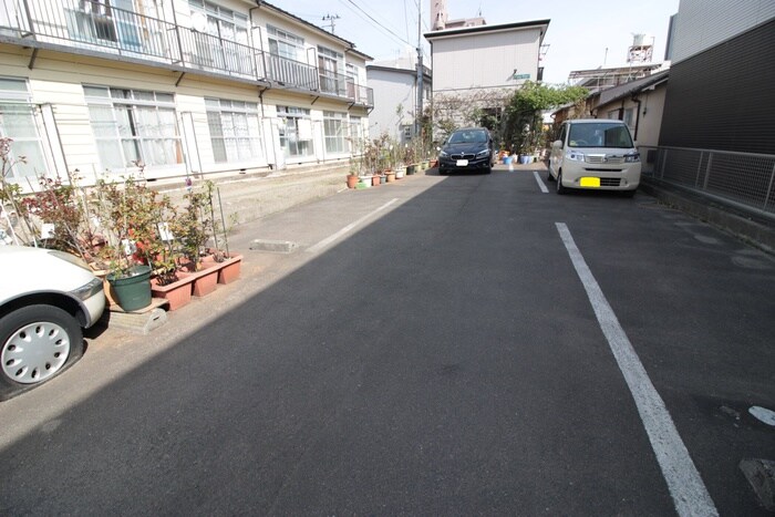 物件外観写真6　(駐車場)