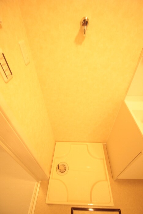 物件内観写真12　(洗濯機置場)