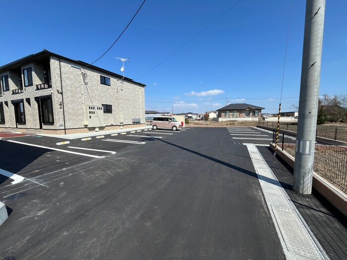 物件外観写真2　(駐車場)