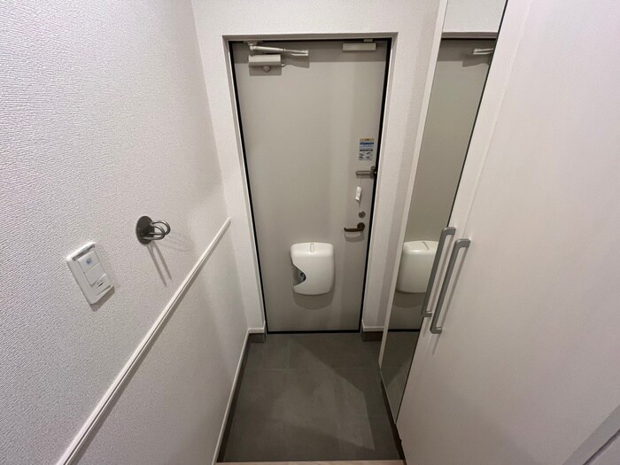 物件内観写真18　(玄関)
