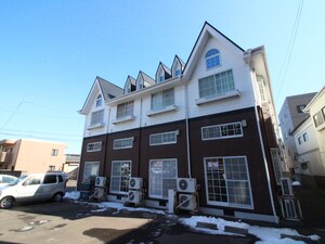 ﾎﾜｲﾄｷｬｯｽﾙ宮千代ビレジＢ棟外観写真