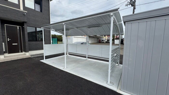 物件外観写真4　(駐輪場)