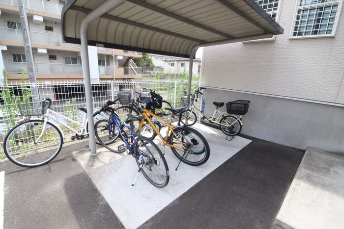 物件外観写真6　(駐輪場)