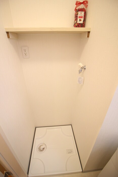 物件内観写真13　(洗濯機置場)