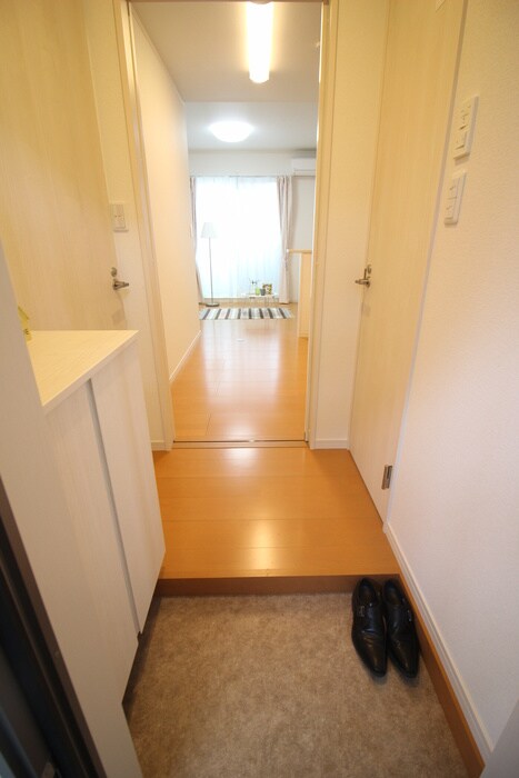物件内観写真17　(玄関)