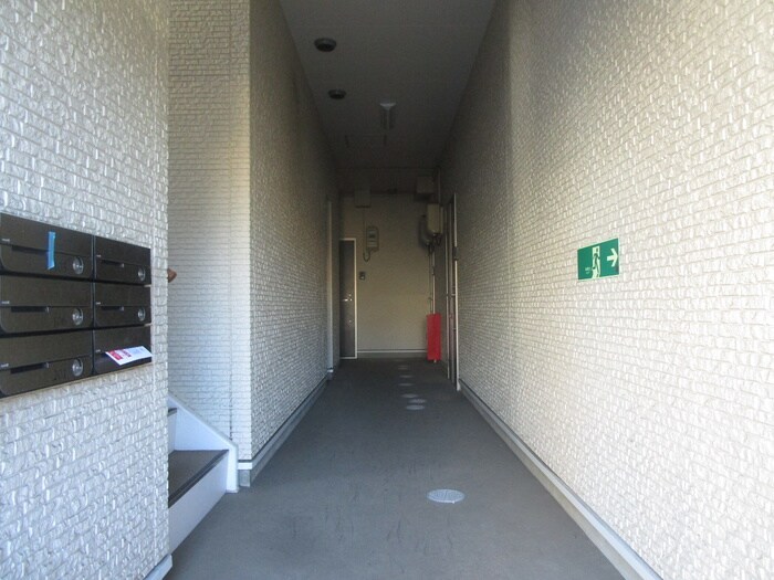 物件外観写真6　(エントランス部分)