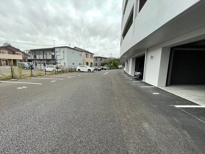 物件外観写真2　(駐車場)