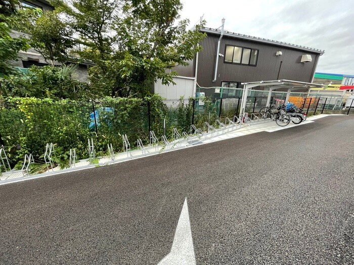 物件外観写真3　(駐輪場)