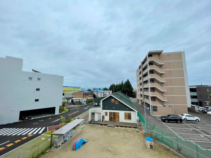 物件内観写真16　(室内からの展望)