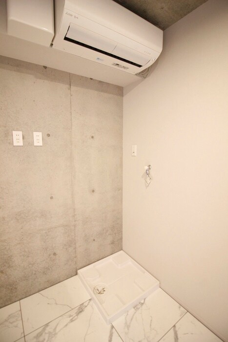 物件内観写真16　(洗濯機置場)