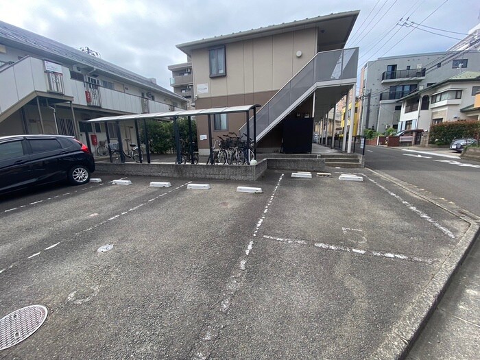 物件外観写真4　(駐車場)