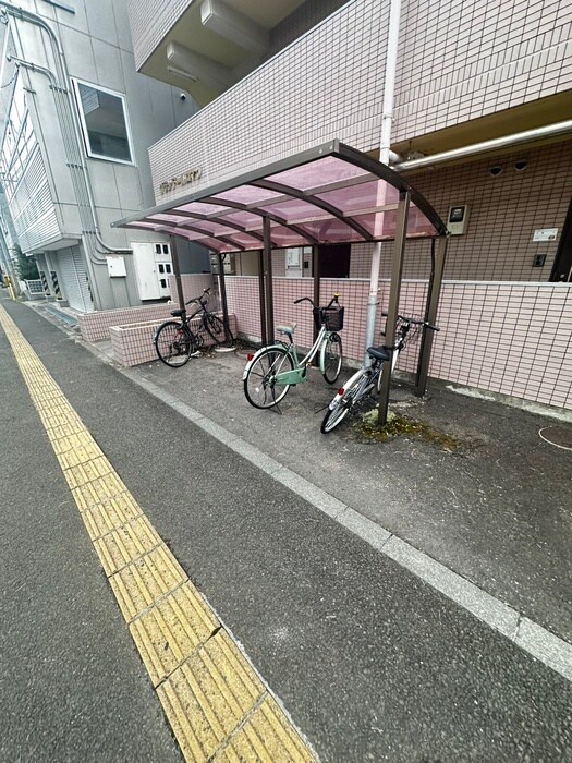 物件外観写真4　(駐輪場)