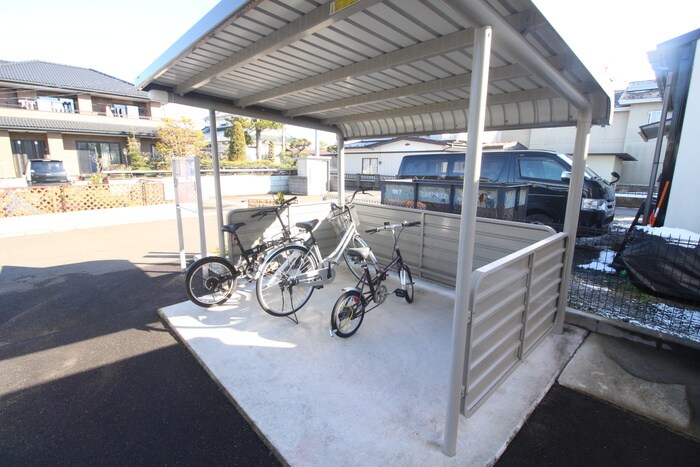 物件外観写真4　(駐輪場)