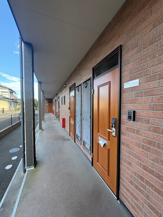 物件外観写真5　(エントランス部分)