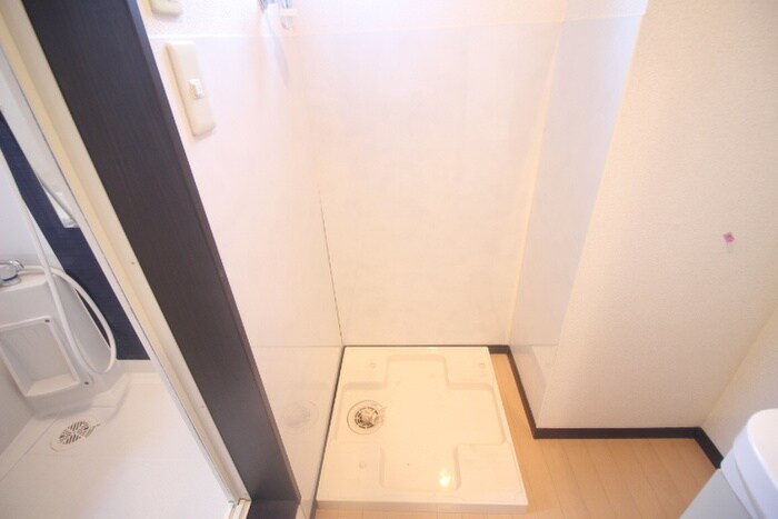 物件内観写真13　(洗濯機置場)