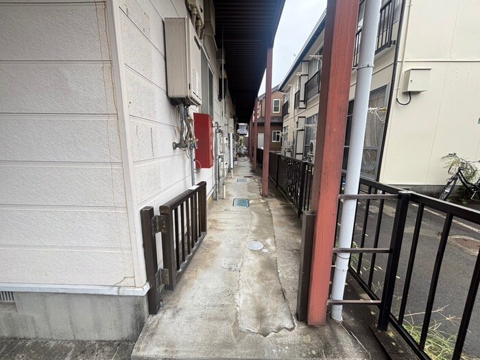 物件外観写真5　(エントランス部分)