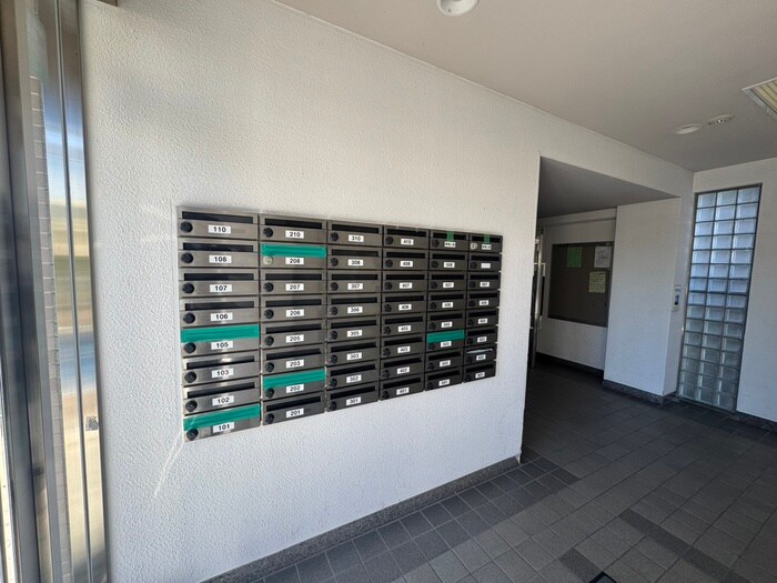 物件外観写真6　(エントランス部分)