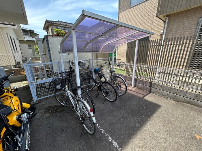 物件外観写真3　(駐輪場)