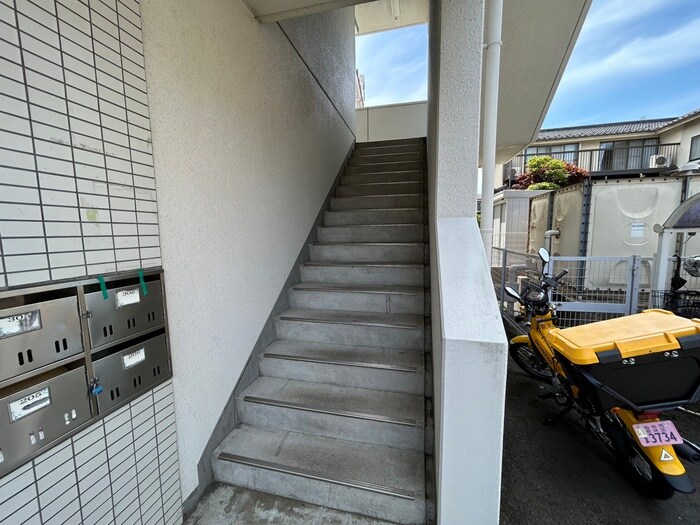 物件外観写真5　(エントランス部分)