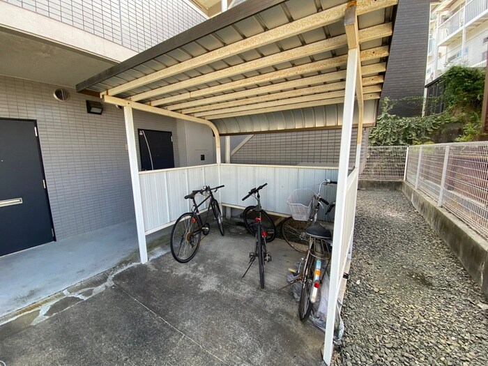 物件外観写真3　(駐輪場)