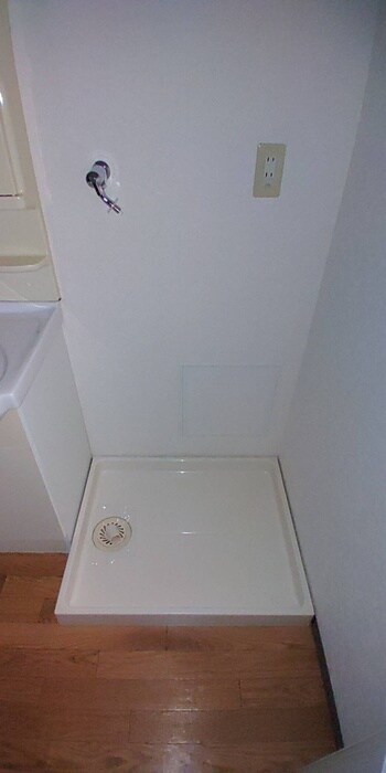 物件内観写真12　(洗濯機置場)