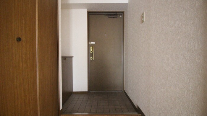 物件内観写真15　(玄関)