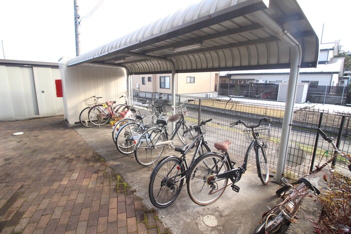 物件外観写真4　(駐輪場)
