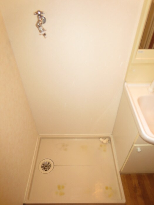 物件内観写真13　(洗濯機置場)