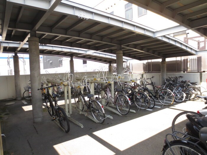 物件外観写真2　(駐輪場)