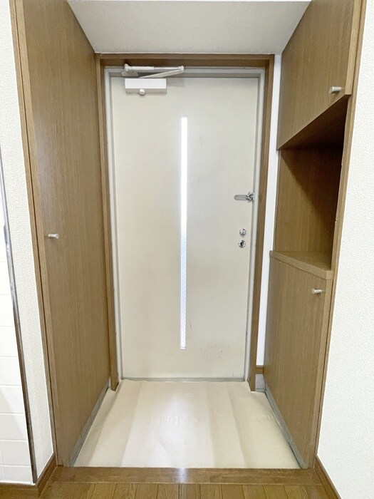 物件内観写真12　(玄関)