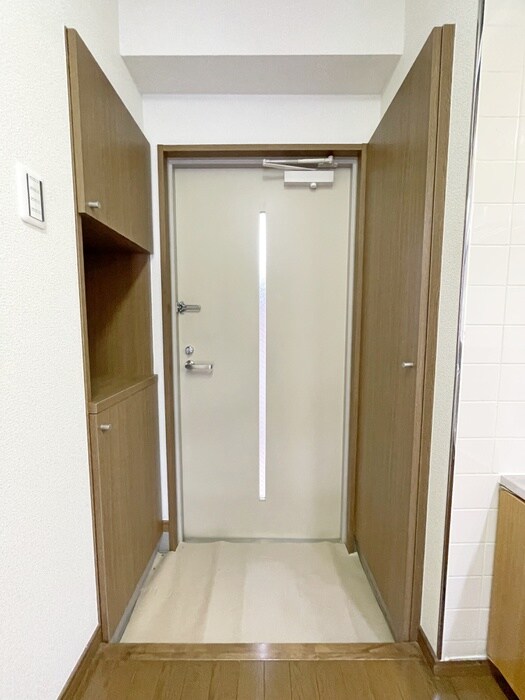 物件内観写真12　(玄関)