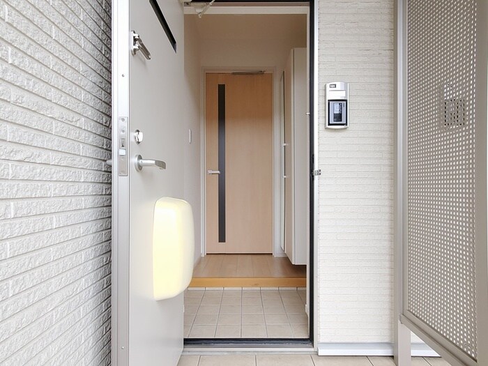 物件内観写真8　(玄関)