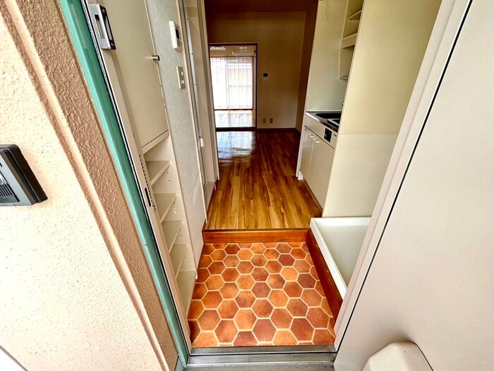 物件内観写真18　(玄関)