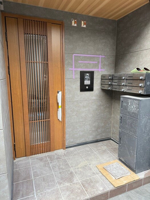 物件外観写真5　(エントランス部分)