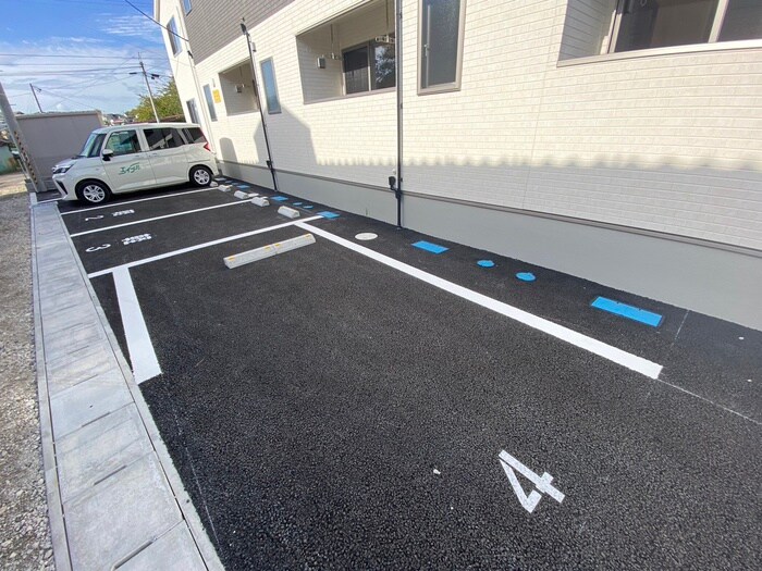 物件外観写真3　(駐車場)