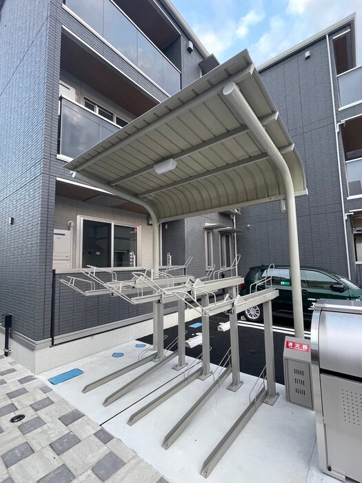 物件外観写真4　(駐輪場)