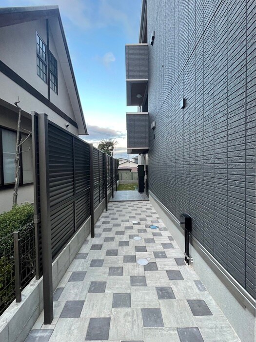 物件外観写真5　(エントランス部分)