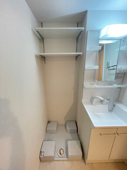 物件内観写真12　(洗濯機置場)