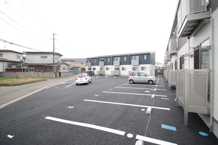 物件外観写真3　(駐車場)