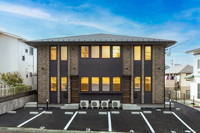 物件外観写真3　(駐車場)