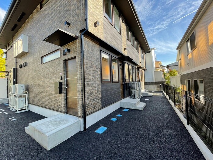 物件外観写真5　(エントランス部分)